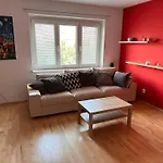 Apartment Lovely 2 Bedroom *