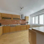 Lovely 2 Bedroom Apartment