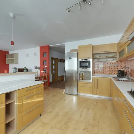 Lovely 2 Bedroom Apartment