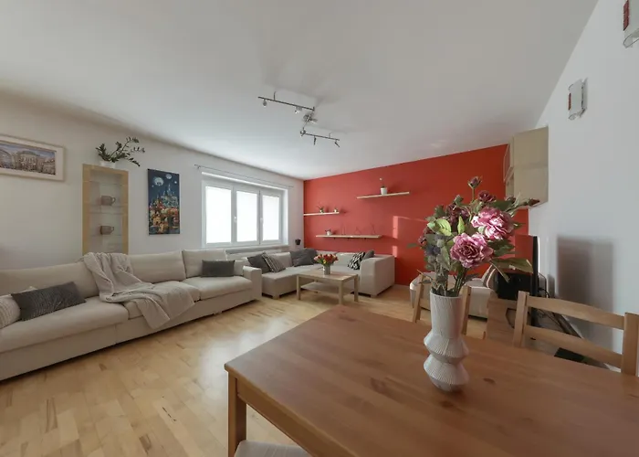 Апартаменти Lovely 2 Bedroom Apartment *