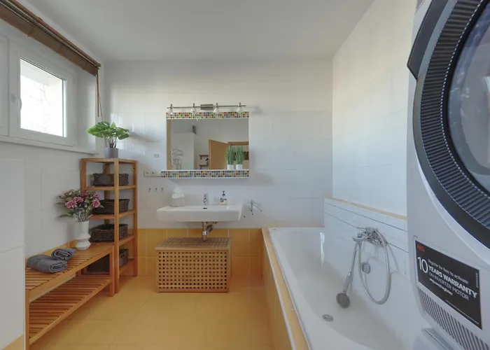 Lovely 2 Bedroom Apartment Апартаменти Братислава