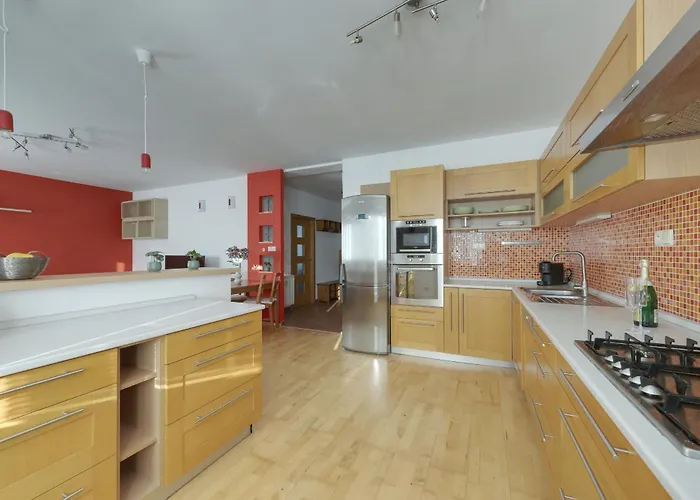 Lovely 2 Bedroom Apartment