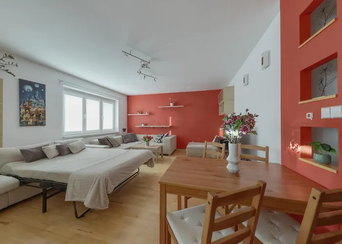 Апартаменти Lovely 2 Bedroom Apartment Братислава