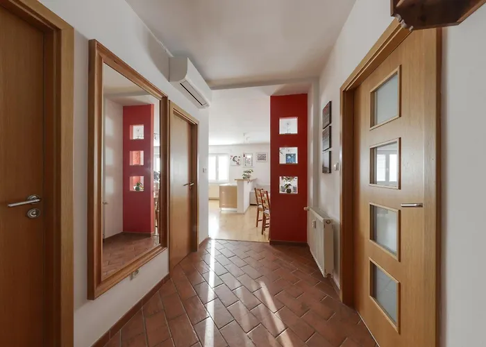 Lovely 2 Bedroom Apartment