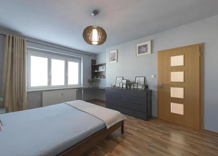 Апартаменти Lovely 2 Bedroom Apartment Братислава