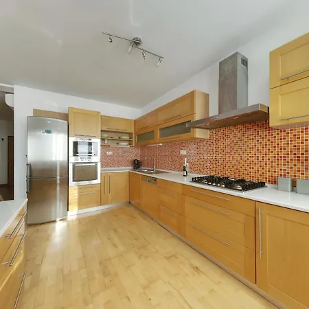 Lovely 2 Bedroom Lejlighed *